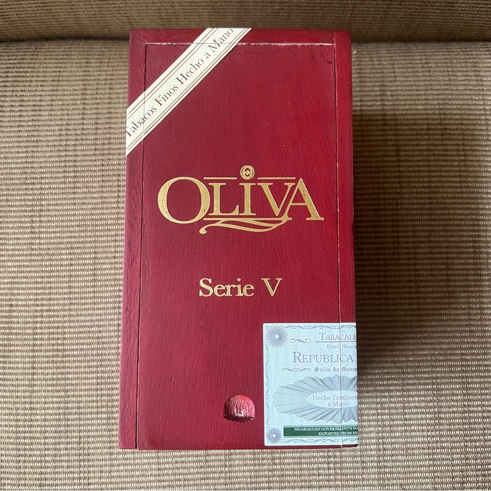 Oliva Serie V Empty Cigar Box – Red Wooden Humidor Style Box for Crafts & Décor